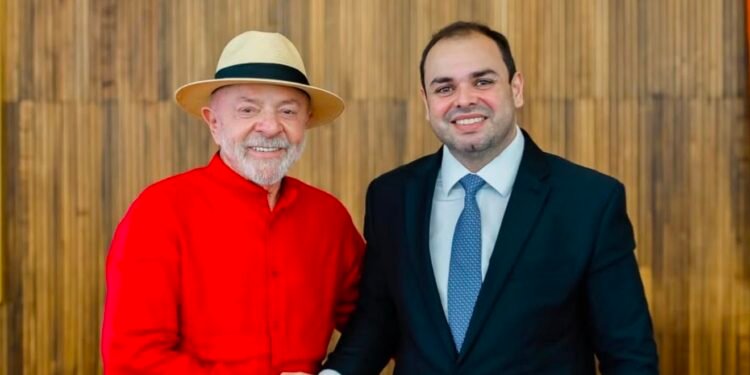 Em meio à crise na saúde, Roberto Cidade publica foto com Lula e fala em ‘diálogo’ pelo Amazonas
