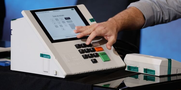 Totalização dos votos é aberta, auditável e segura, diz TSE