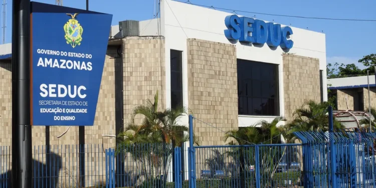 Seduc-AM anuncia concurso público com mais de 7 mil vagas para profissionais da educação no Amazonas