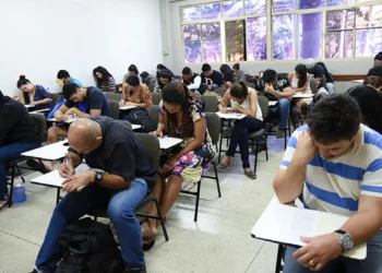 Provas do Encceja são realizadas neste domingo em todo o país