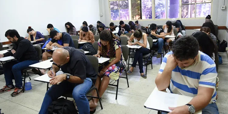 Provas do Encceja são realizadas neste domingo em todo o país