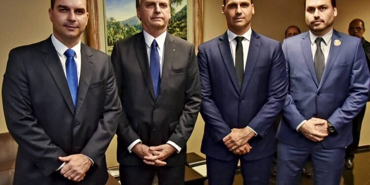 Bolsonaro pede ao STF para receber os filhos no Dia dos Pais