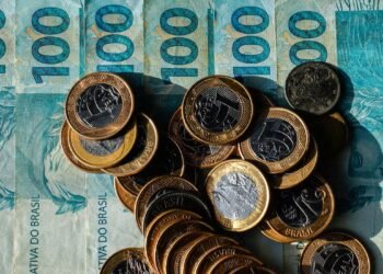 Orçamento de 2027 prevê salário mínimo de R$ 1.741