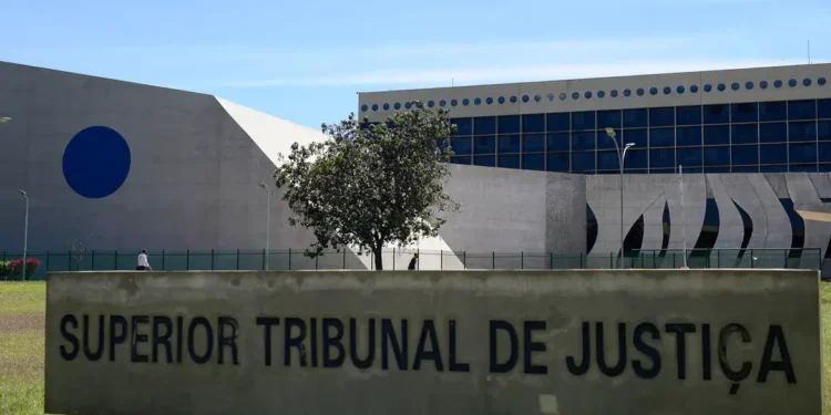 STJ condena ministro Marco Buzzi a perda de cargo por crimes sexuais