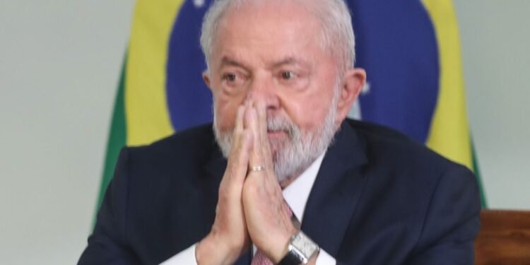 Rejeição de Lula dispara na corrida presidencial e chega a 48%, aponta pesquisa
