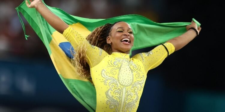 Após dois anos, Rebeca Andrade volta a disputar etapa da Copa do Mundo