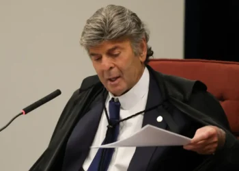Fux vai relatar ação sobre idas da esposa de Moraes ao Senado