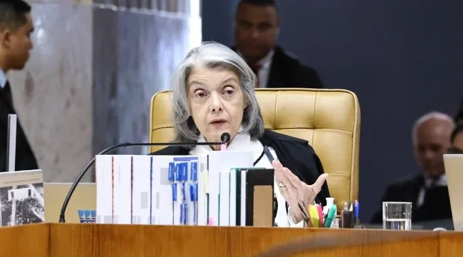 Cármen Lúcia pede desculpas ao povo brasileiro e diz estar ‘profundamente triste’ com crise no STF