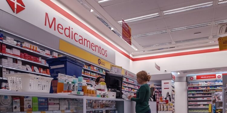 Mudanças na emissão e no controle de receitas médicas entram em vigor