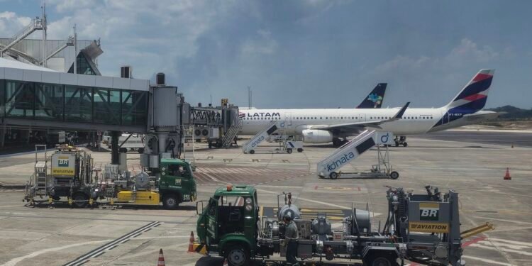 Petrobras reajusta preço médio do querosene de aviação em 13,9%