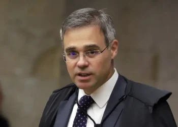 Mendonça rejeita ação contra reajuste do Bolsa Família