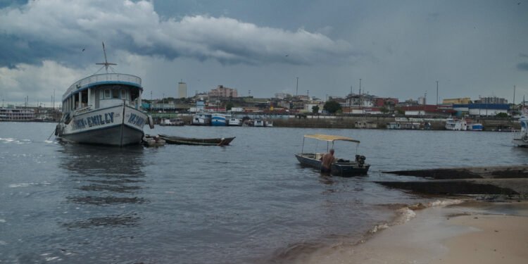 Rio Negro chega a 20,66 metros e mantém ritmo de vazante em Manaus