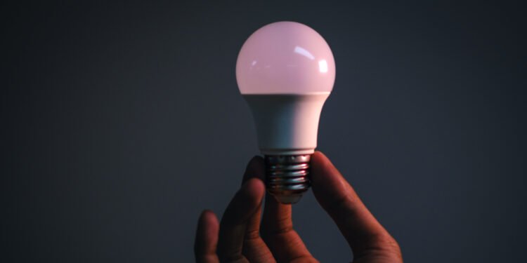Aneel define bandeira verde e retira cobrança extra da conta de luz em seis cidades do AM