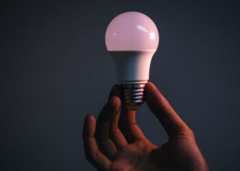 Falta de energia programada atinge bairros de Manaus entre domingo e terça-feira