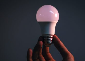 Falta de energia programada atinge bairros de Manaus entre domingo e terça-feira