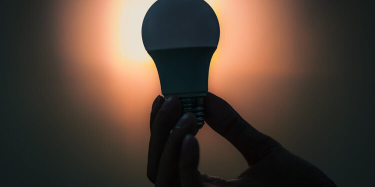 Bairros de Manaus terão desligamento programado de energia no fim de semana