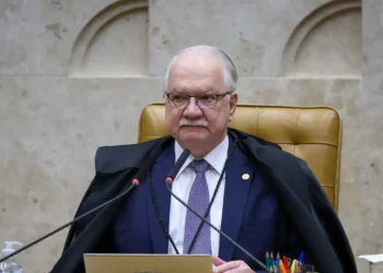 Fachin suspende decisões de Mendonça e Dino sobre diretor da PF