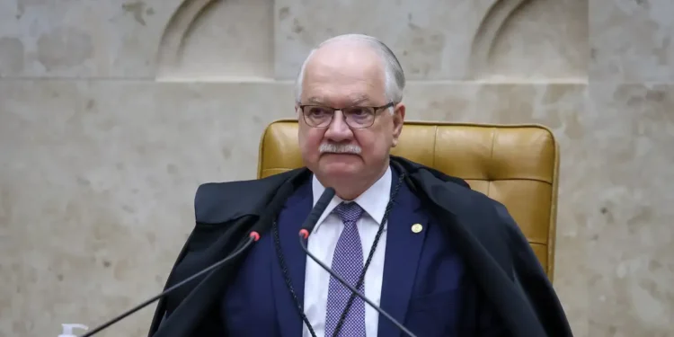 Fachin suspende decisões de Mendonça e Dino sobre diretor da PF