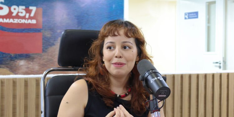 Juliana Frota defende mais concursos e critica atrasos de salários na Saúde do Amazonas
