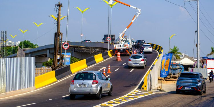 Avenida Coronel Teixeira será interditada neste sábado para obras do Complexo Passarão