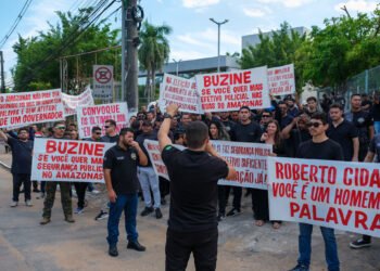 Aprovados da Segurança Pública protestam após reunião com Governo do AM ser cancelada