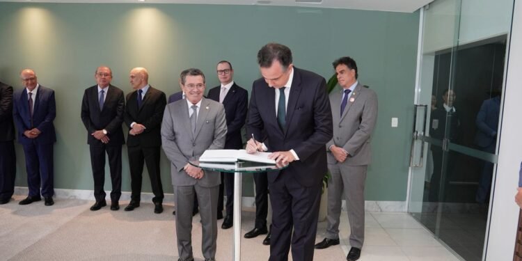Rodrigo Pacheco toma posse como ministro do TCU
