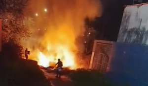 ‘Não vem aqui só querer pedir voto não’, diz morador ao registrar incêndio na zona Leste de Manaus