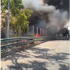 Incêndio atinge área de vegetação próximo ao Porto do São Raimundo, em Manaus