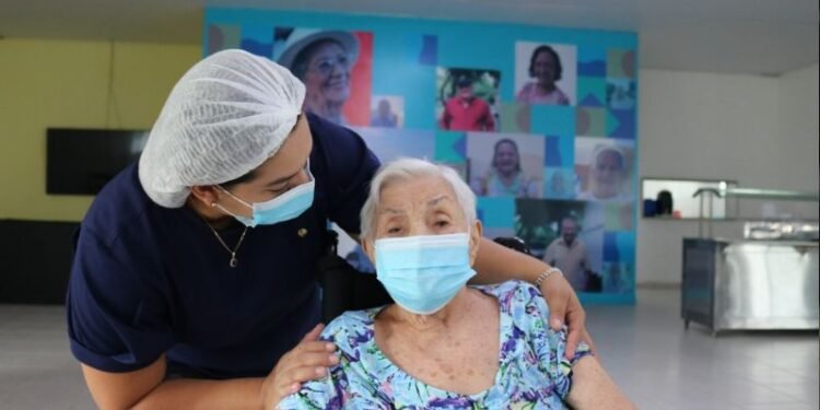 Salários de até R$ 4,6 mil: Fundação Dr. Thomas abre 40 vagas em Manaus