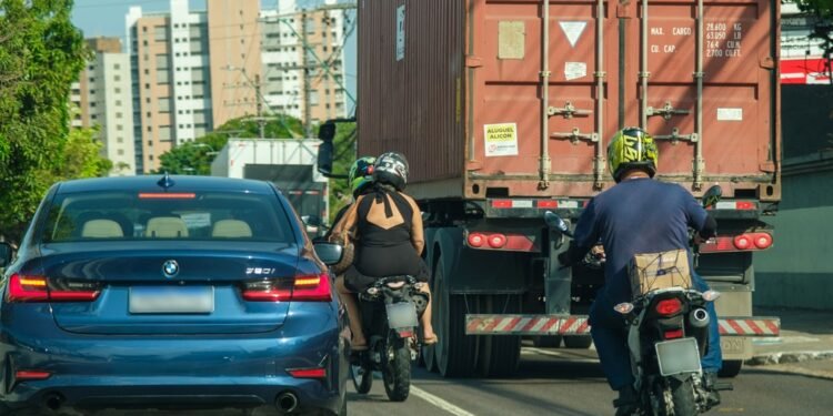 Fala Manaus após mortes no trânsito, população cobra fiscalização sobre carretas