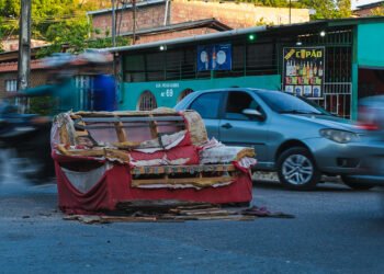 Fala Manaus crateras, lixo e insegurança preocupam moradores do bairro Tancredo Neves