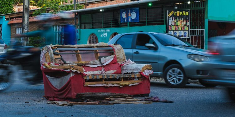 Fala Manaus crateras, lixo e insegurança preocupam moradores do bairro Tancredo Neves