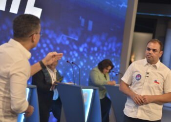 ‘Tu és a continuação do Wilson Lima’, dispara David; ‘Você prometeu muito e não entregou’, rebate Roberto Cidade