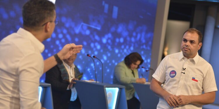 ‘Tu és a continuação do Wilson Lima’, dispara David; ‘Você prometeu muito e não entregou’, rebate Roberto Cidade