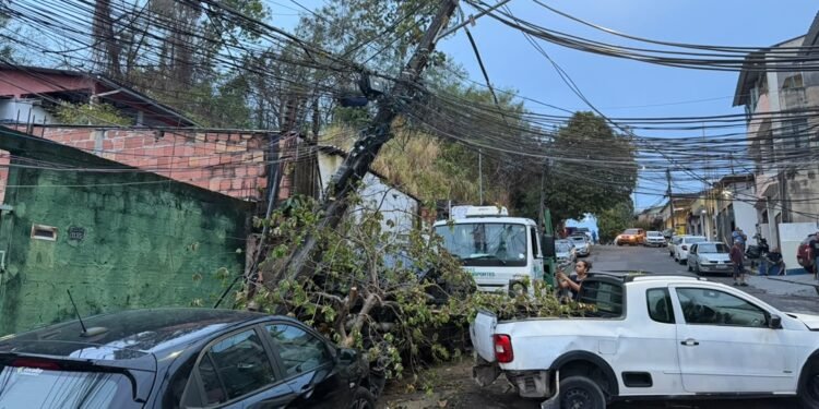 Moradores recebem alerta da Defesa Civil após chuva e questionam demora