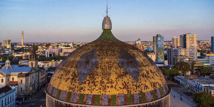 Patrimônio Mundial da Unesco, Teatro Amazonas é alvo de críticas por falta de manutenção
