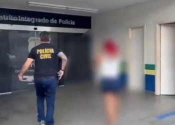 ‘Cabelo de Fogo’ é presa suspeita de falsificar documentos para contratar serviços de água, energia e internet