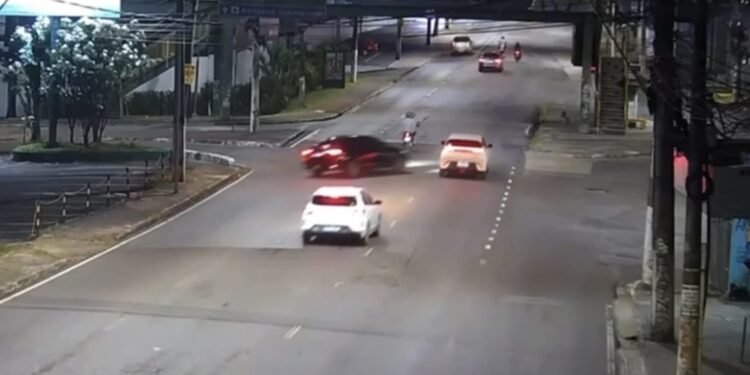 Novo vídeo mostra momento do acidente que matou jovem na avenida Djalma Batista, em Manaus