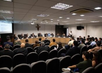 TRE-AM mantém regra que dispensa entrega de programas eleitorais aos domingos