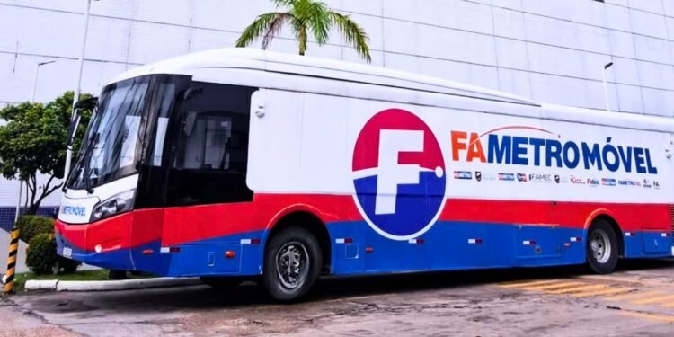 Clínicas Fametro Móvel realiza 23ª ação acadêmica e oferece serviços gratuitos em Manaus