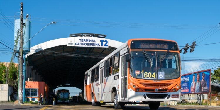 Ônibus voltam a circular após paralisação em Manaus