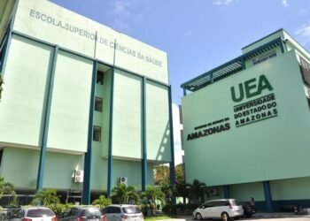 Acadêmicos da UEA criticam fala de reitor após universidade manter aulas em meio a onda de fumaça em Manaus