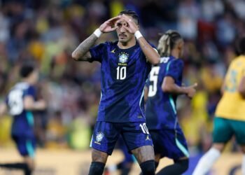 Raphinha é cortado da Seleção Brasileira após exame detectar edema muscular