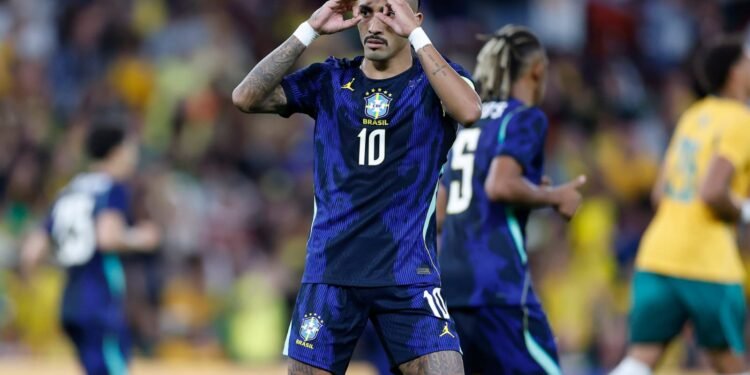Raphinha é cortado da Seleção Brasileira após exame detectar edema muscular