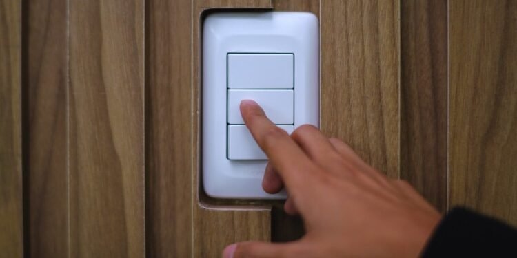 Manaus terá desligamentos programados de energia nesta quinta-feira; confira os locais