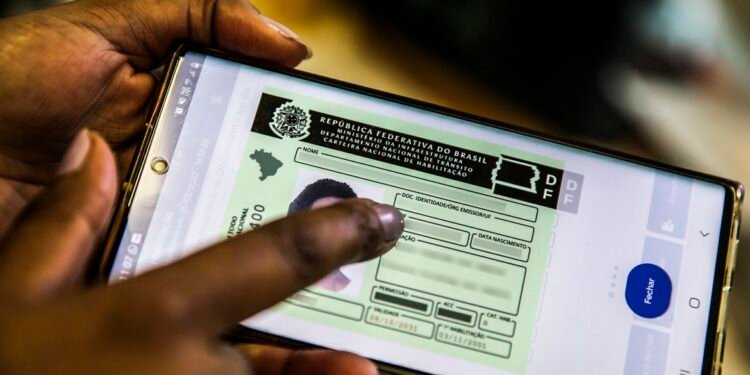 CNH vencida entre junho e setembro tem validade extra até dezembro