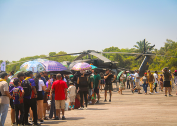 Domingo Aéreo reúne 80 mil pessoas e arrecada 4,5 toneladas de alimentos em Manaus