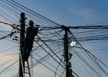 Falta de energia programada atinge bairros de Manaus entre domingo e terça-feira