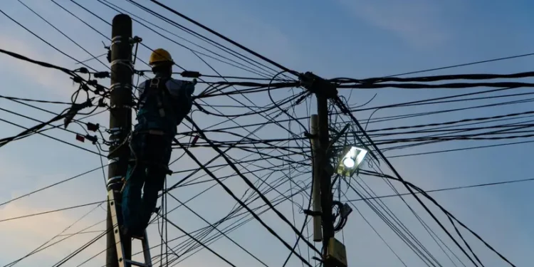 Falta de energia programada atinge bairros de Manaus entre domingo e terça-feira