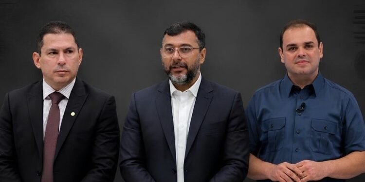 Homens em tom investigativo - 2